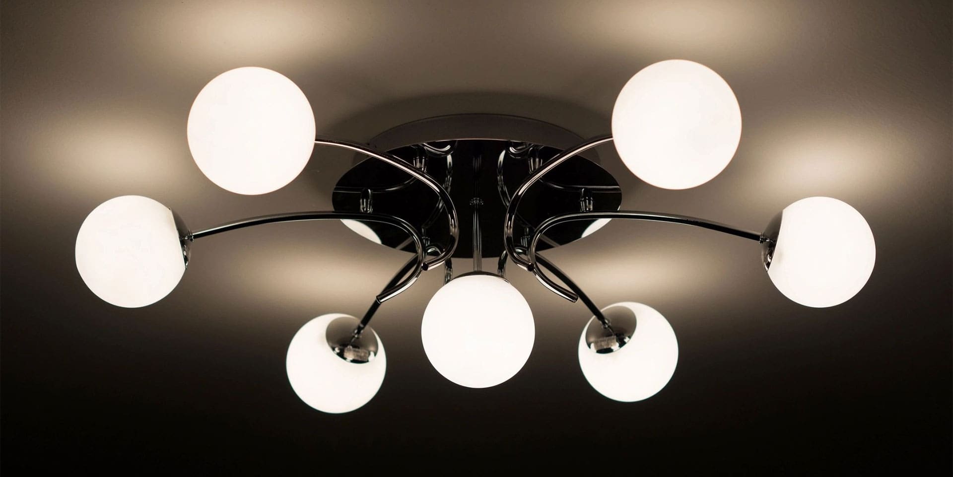 A close up of the lights on a ceiling fixture